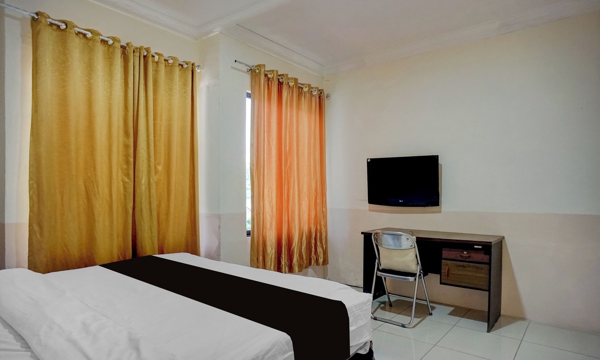 Berastagi Hotel | Hotel O near Monument Historique Berasta