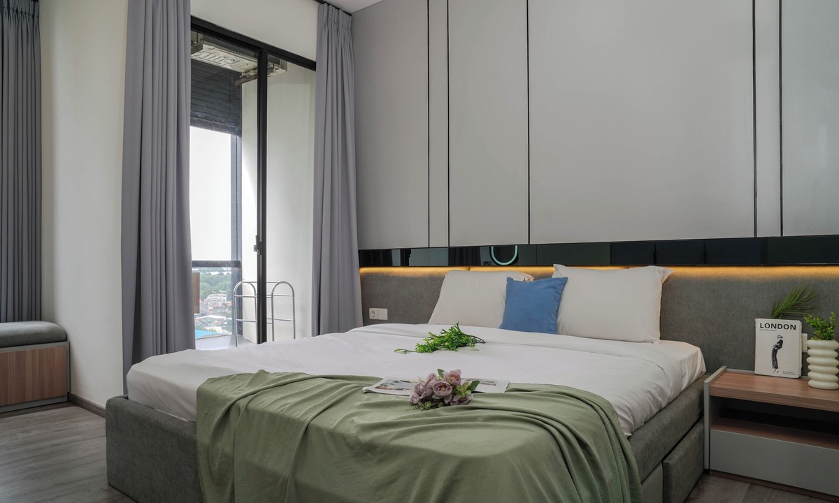 Old Jakarta Apartment | Urban Grey 1Br At Sudirman Suites Apartment