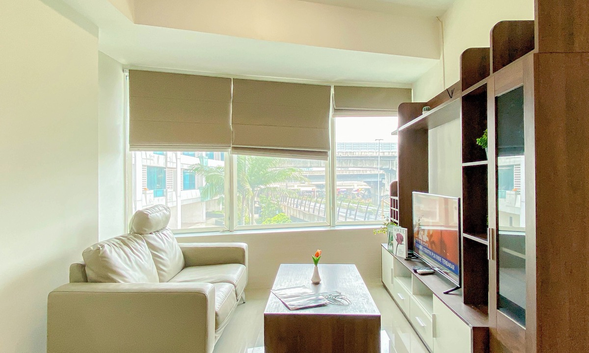 Pekayon Jaya Apartment | Comfy and Spacious 3BR with Extra Room Grand Kamala Lagoon Apartment By Travelio