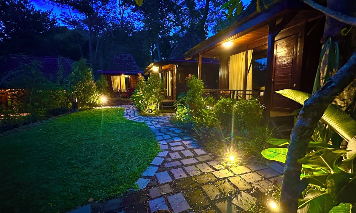 Mendut House | Puunee Wild River Resto & Villa's