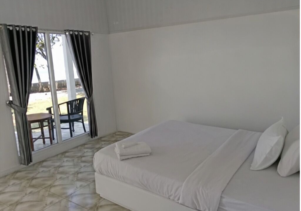 Cikakak Resort | La Plage Beach Club & Resort