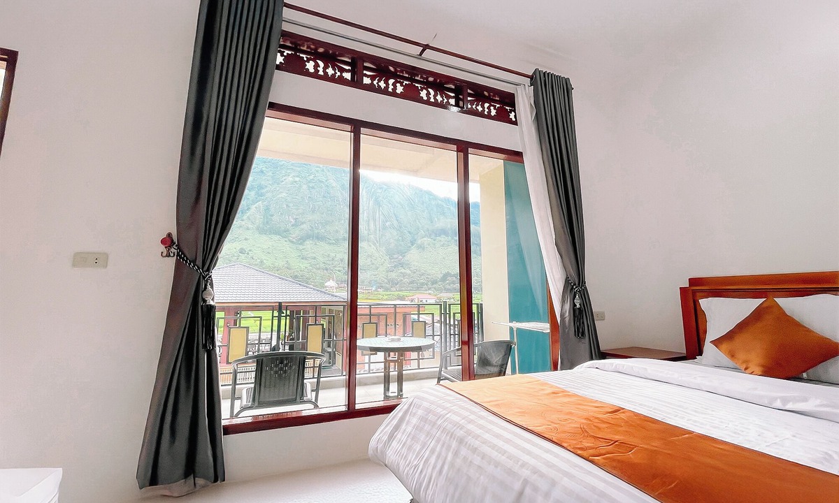 Tuk Tuk Hotel | Simangande View & Resto by Staigo