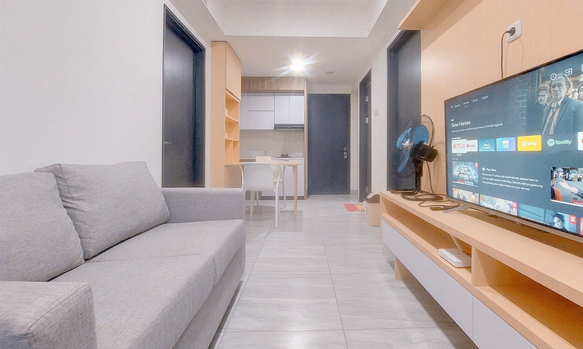 Pinang Apartment | Homey And Good Place 2Br At Collins Boulevard Apartment
