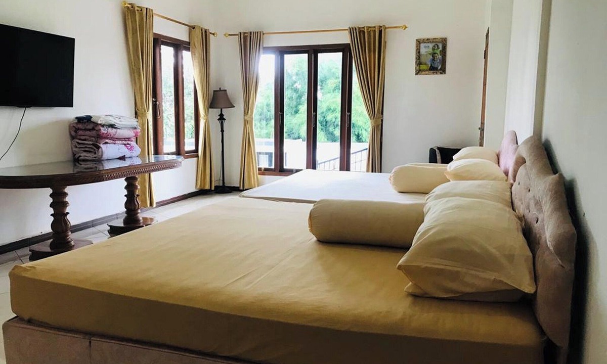 Megamendung Villa | Villa Putih Alvaro