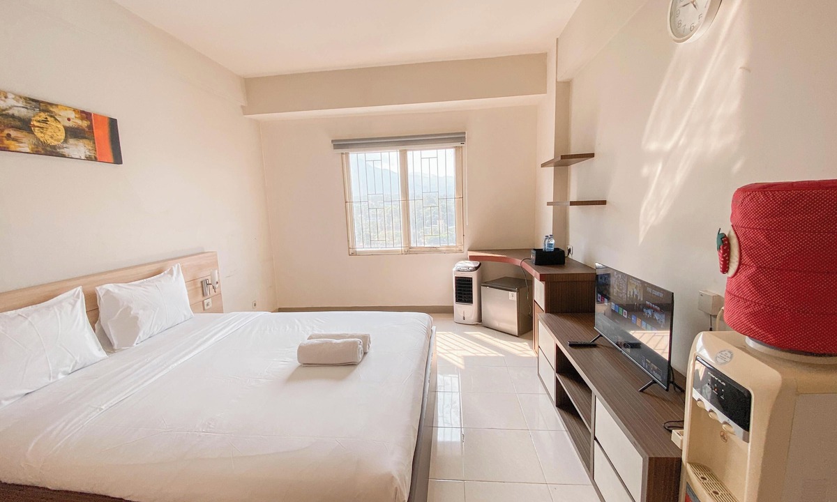 Cileunyi Apartment | Great Deal Studio Room At Pinewood Jatinangor Apartment