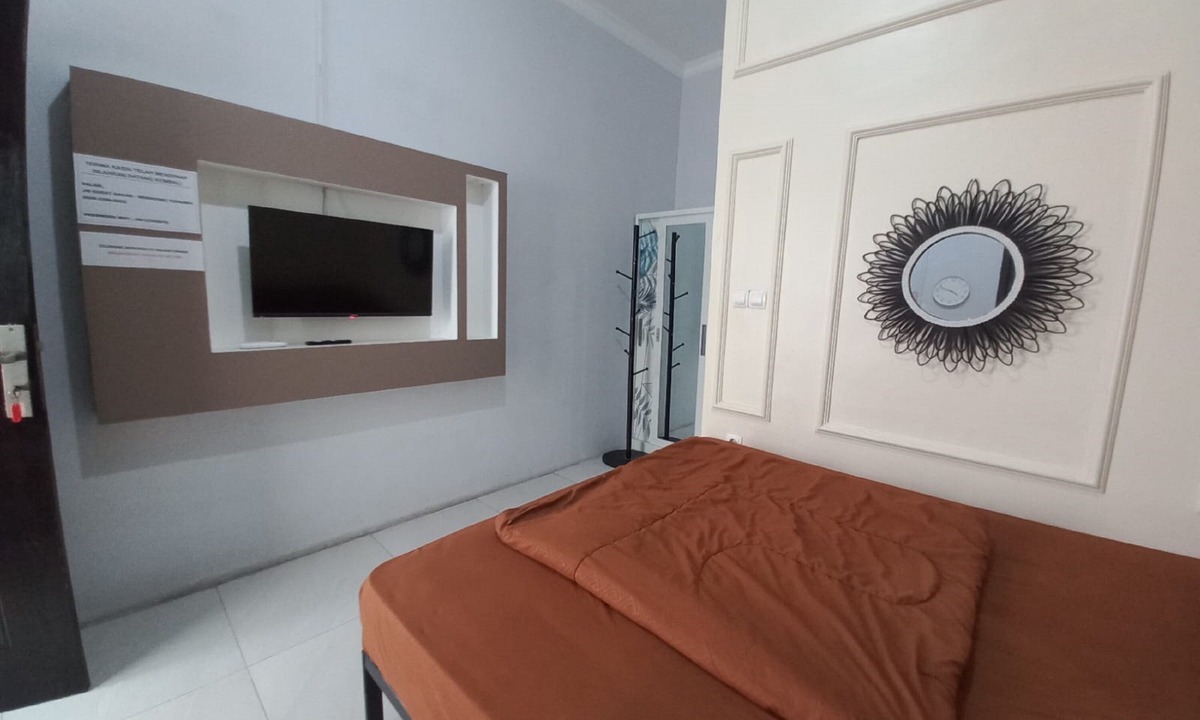 Karawang Timur Hotel | OYO 93962 Jm Guest House