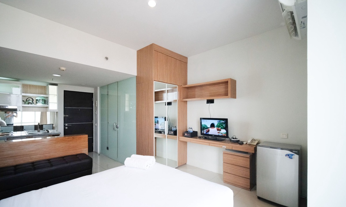 Siwalankerto Apartment | Best Choice And Homey Studio At The Square Apartment