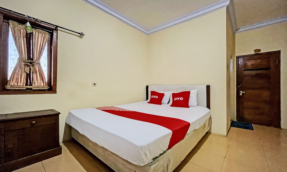 Mojokerto Hotel | OYO 93422 Villa Tirto