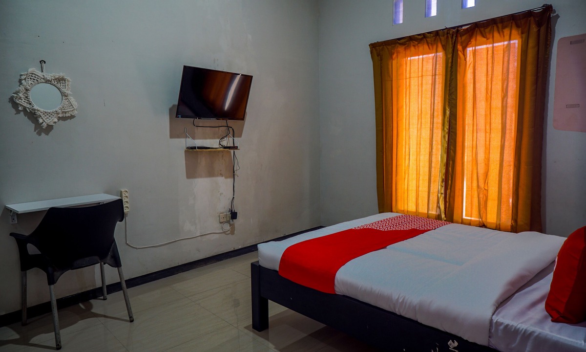 Blitar Hotel | OYO Life 93186 HKP Homestay Syariah