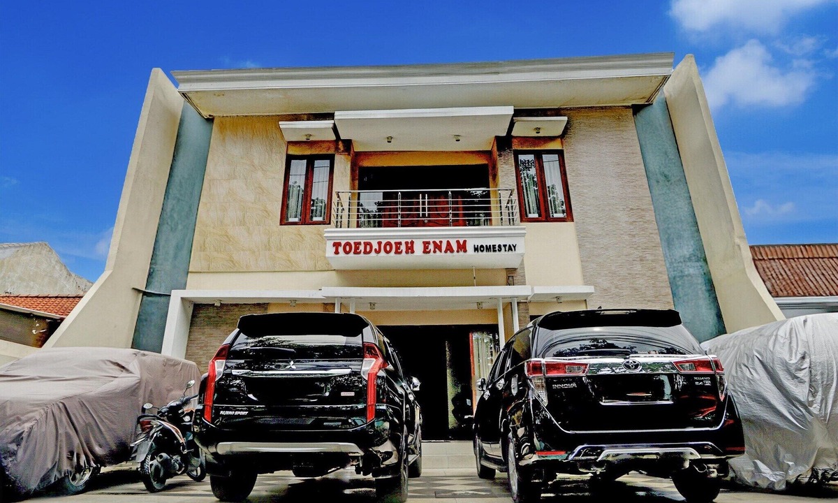 Surabaya House | Cozy Twin Escape with Free WiFi and Parking