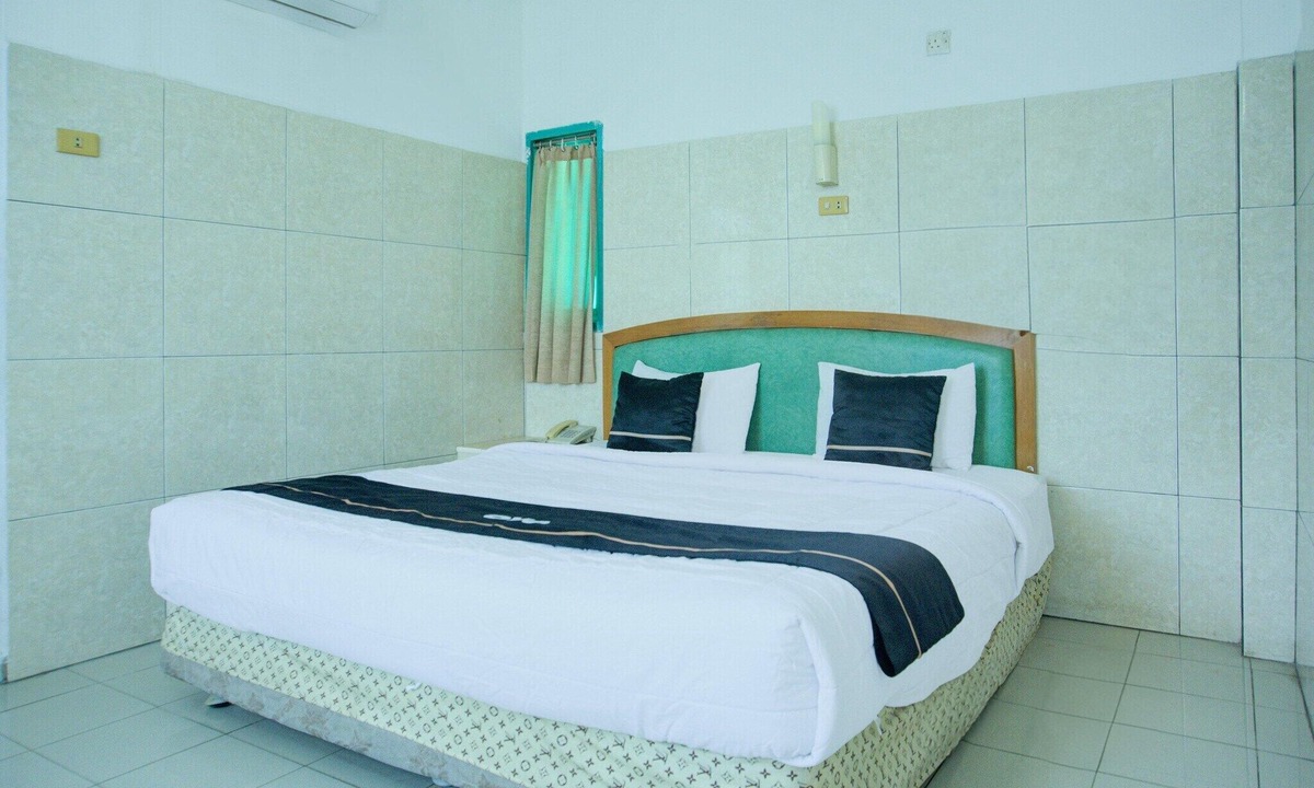Palembang House | Luxury Deluxe DBL Retreat W/Free WiFi and Parking