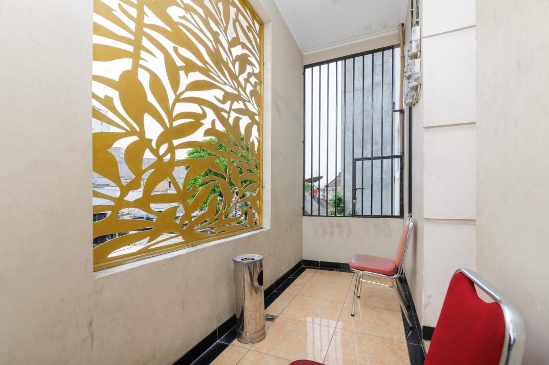 Jakarta Hotel | RedDoorz Syariah @ Jatinegara