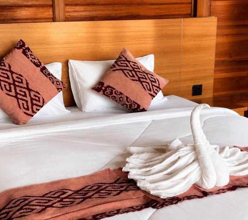 Sidemen Cabin | STHANATAPA HILL's