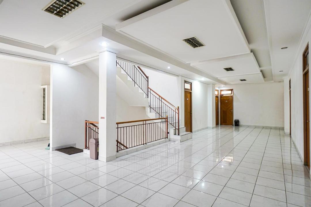Bandung Hotel | RedDoorz Plus near Universitas Maranatha Bandung 2
