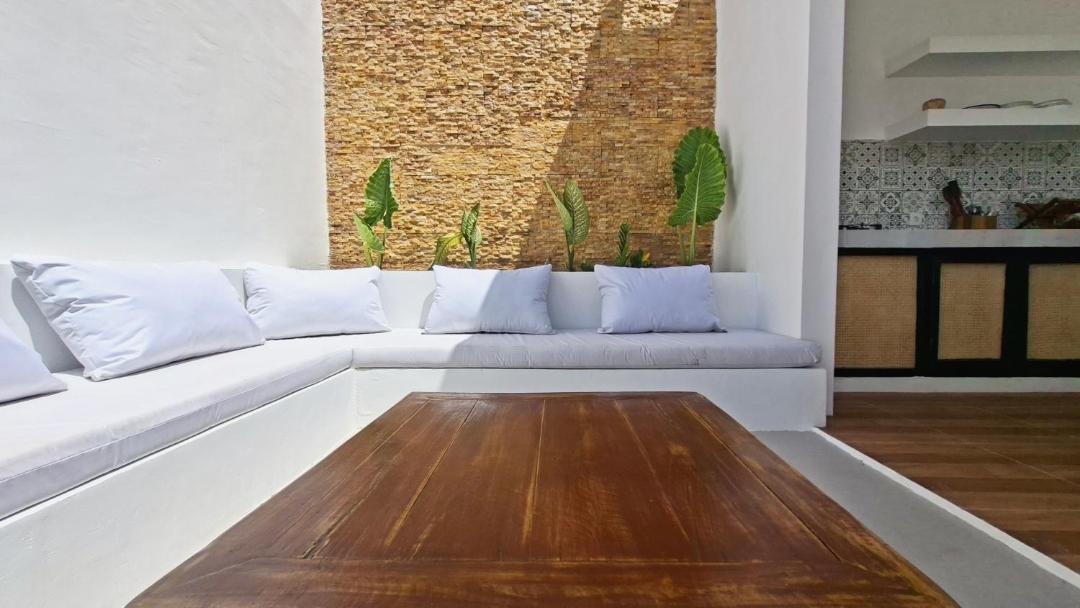 Praya Barat Villa | Costa Luna Villa