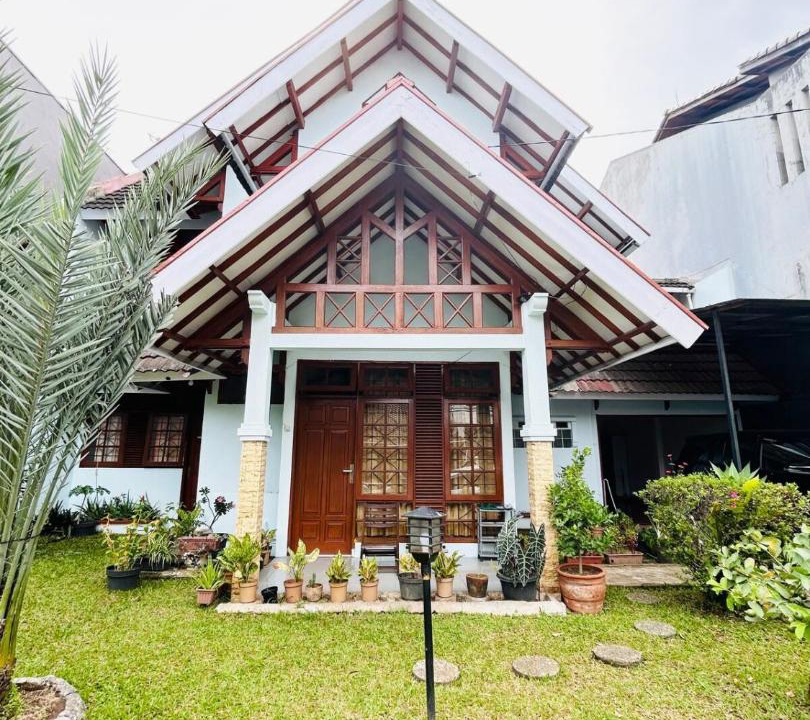 Bandung Villa | Green Cozy House In Dago