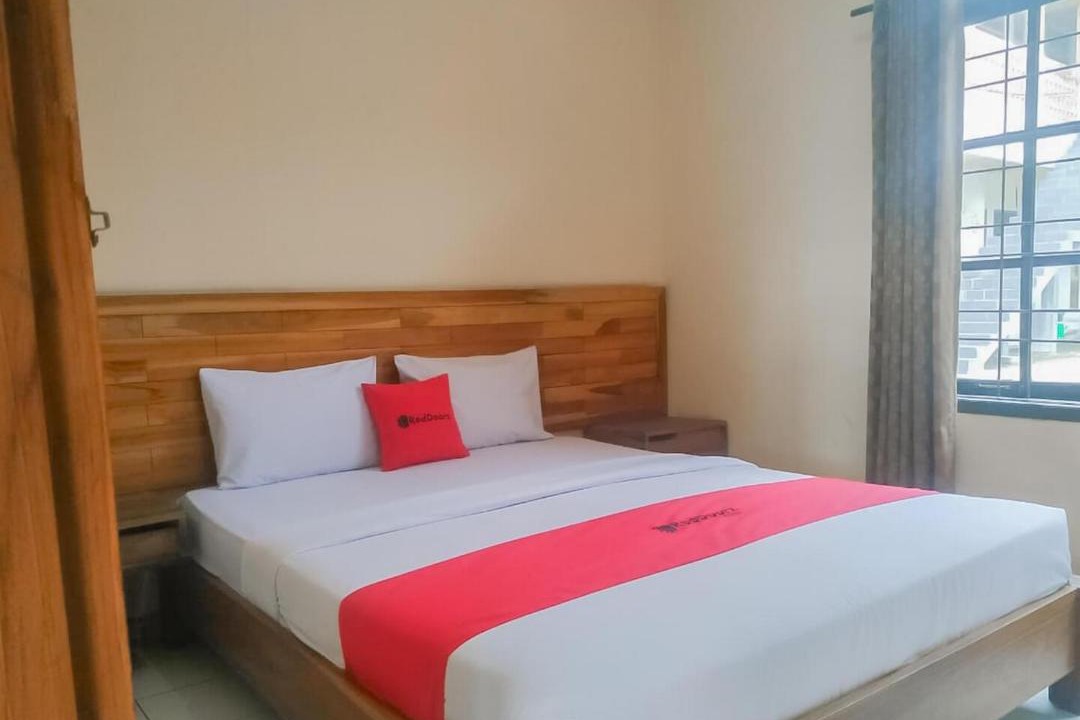 Pelabuhan Ratu Hotel | RedDoorz @ Pantai Pelabuhan Ratu 2