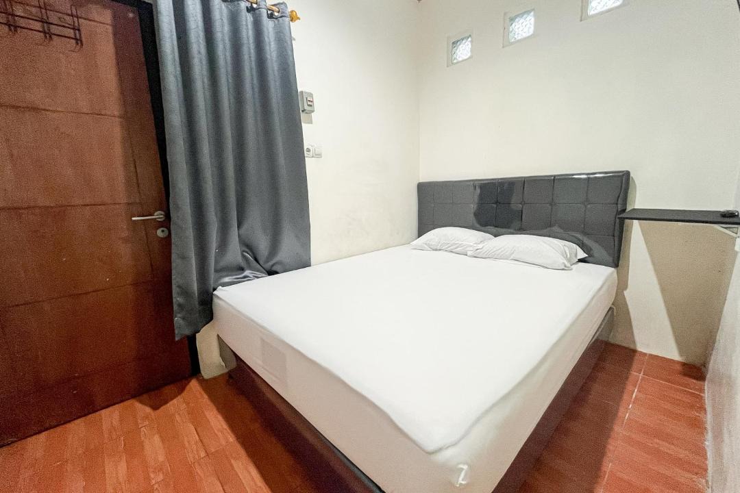East Jakarta House | RedDoorz near LRT Taman Mini Jakarta