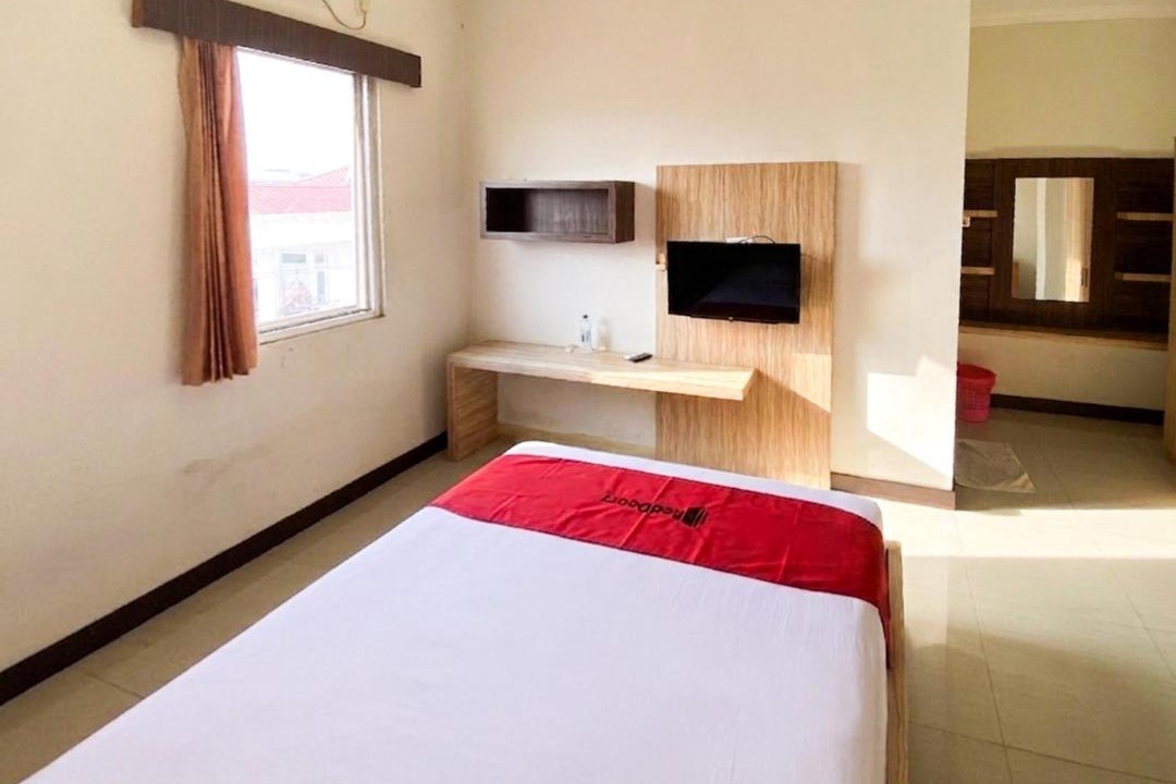 Tanjung Redeb Hotel | RedDoorz at Berau Plaza Tanjung Redeb