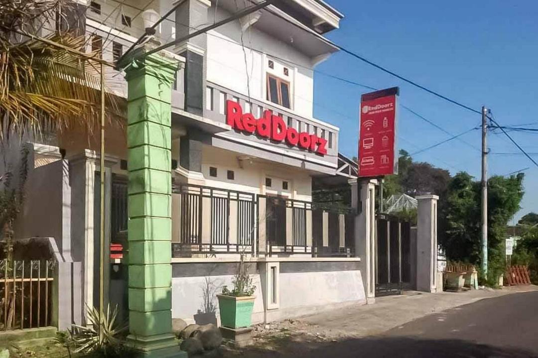 Nganjuk Hotel | RedDoorz near RSUD Nganjuk