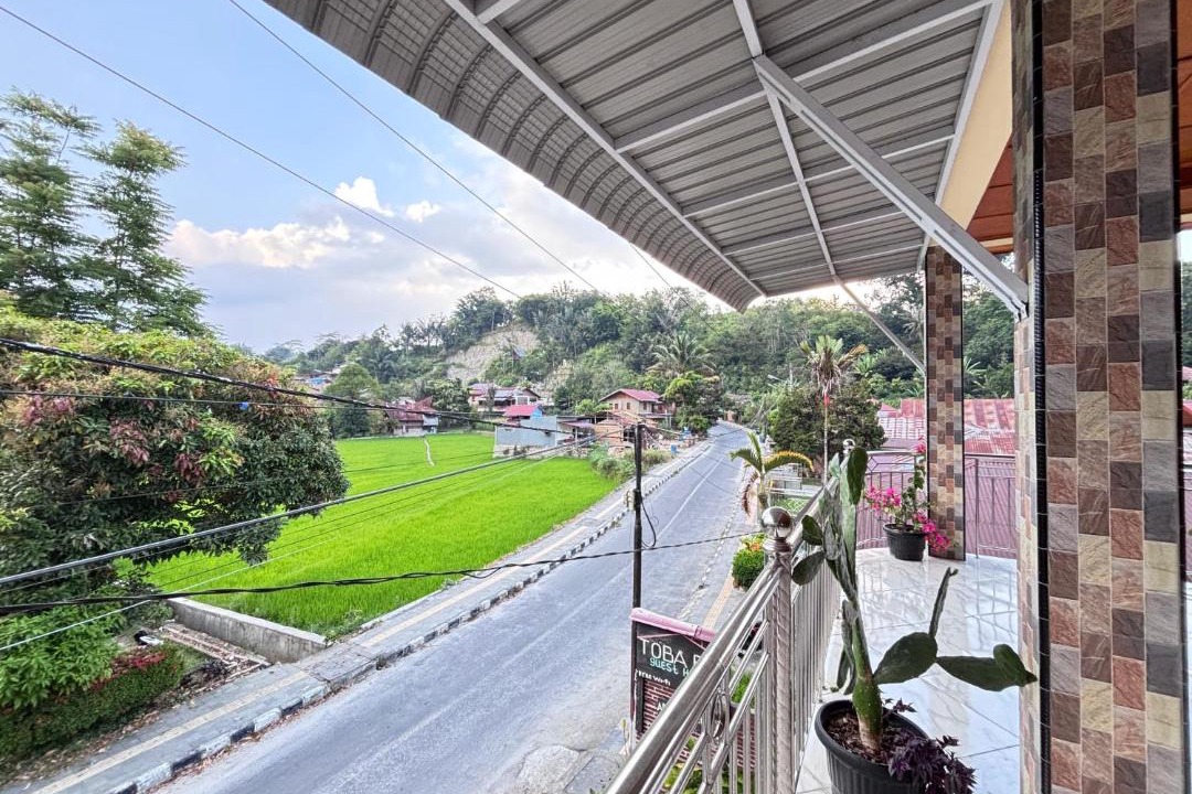 Tuk Tuk House | Toba Boi
