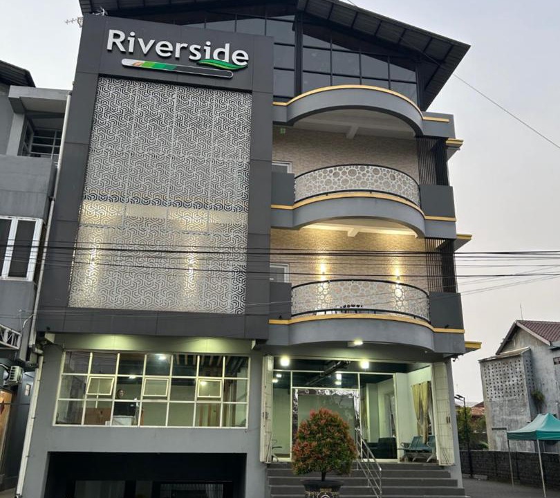 Blitar Hotel | Riverside Smart Hotel