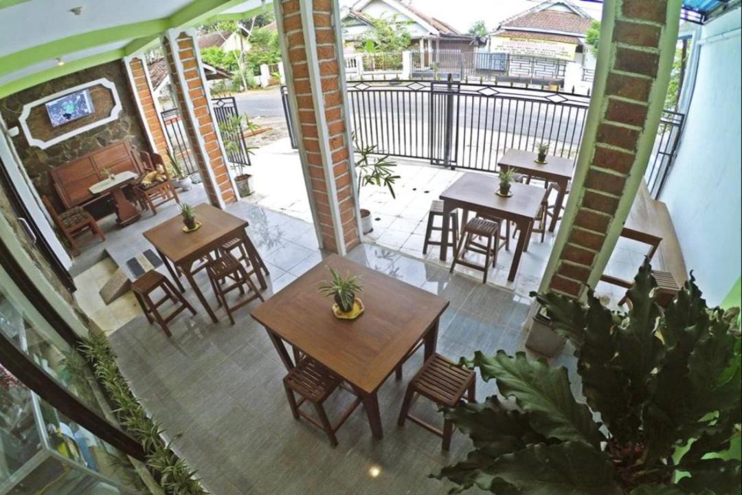 Kayangan Hotel | OYO 95309 Ijen Homestay