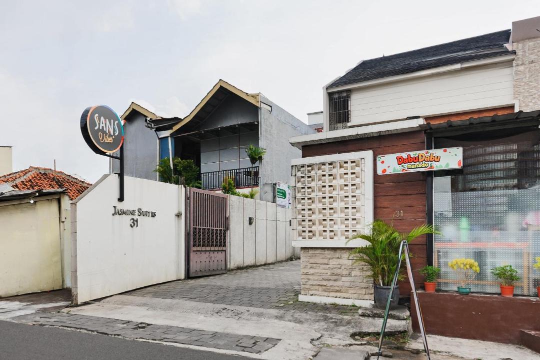 Lebak Bulus House | Sans Vibes Jasmine Suite TB Simatupang