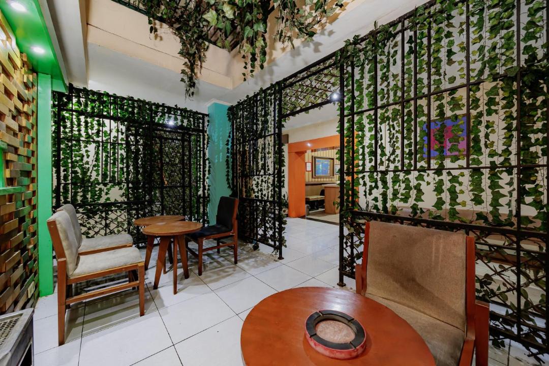 Bandung Hotel | RedDoorz near Istana Plaza 2