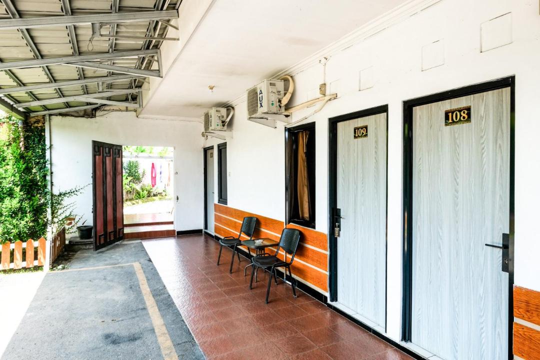 Purwokerto House | RedDoorz near GOR Satria 3