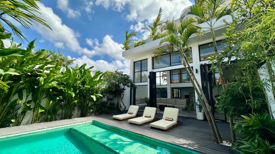 Batu Bolong Villa | Villa Daya Canggu - 5 Mins to Beach, Rooftop Cinema and Private Cook
