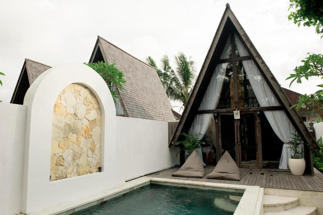 Nyambu Villa | Tropical modern 1 bedroom close to canggu