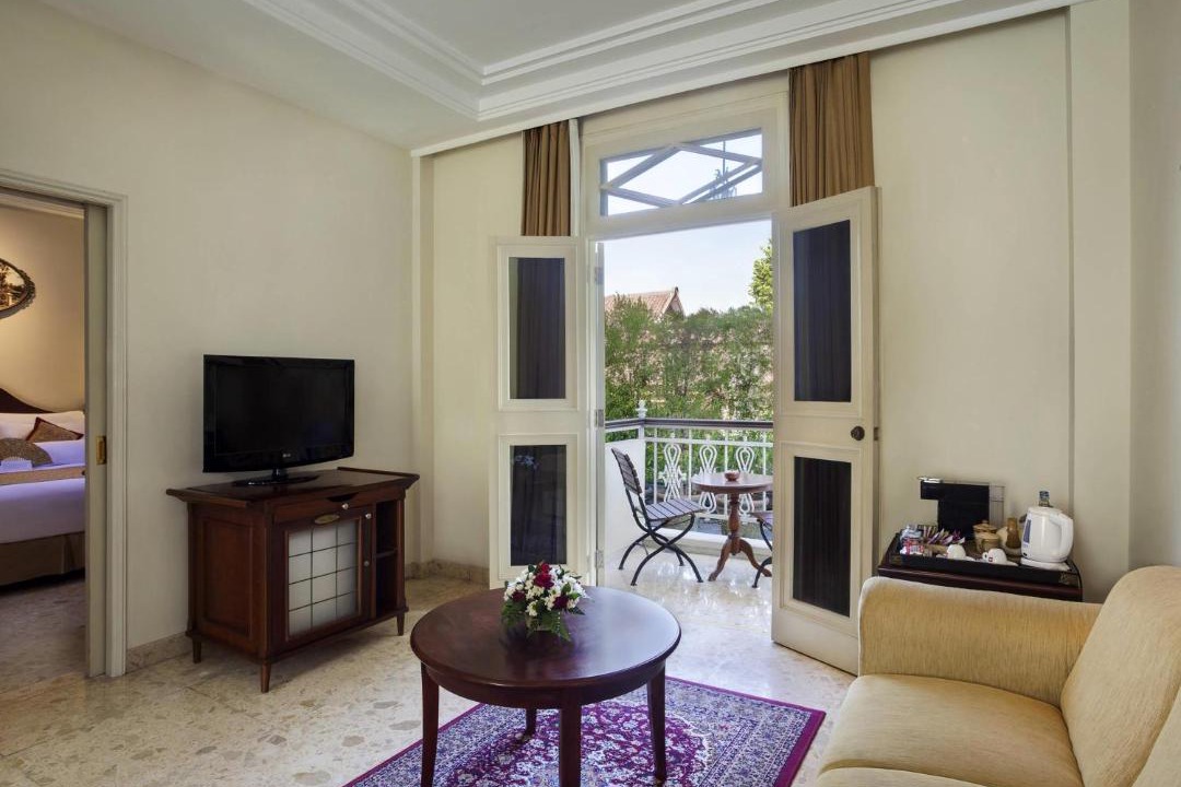Central Yogyakarta Hotel | The Phoenix Hotel Yogyakarta - Handwritten Collection