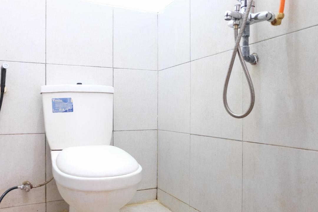 Samarinda Hotel | RedDoorz near Bigmall Samarinda 2