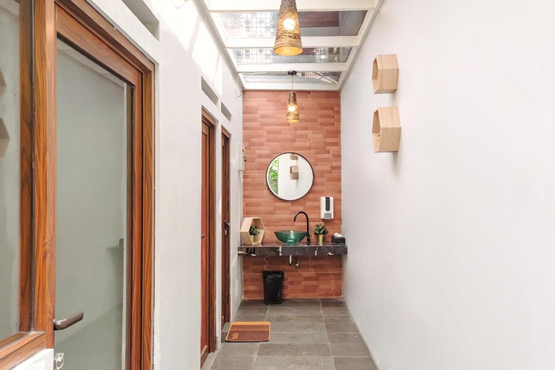 Ciputat Hotel | Calma Coliving at Bintaro, Tangerang Selatan