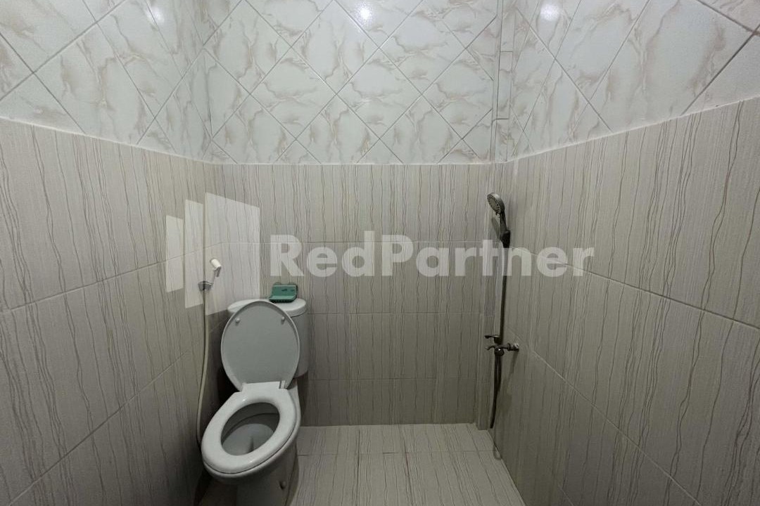 Peterongan Hotel | Hotel Dewi near GOR Merdeka Jombang Mitra RedDoorz