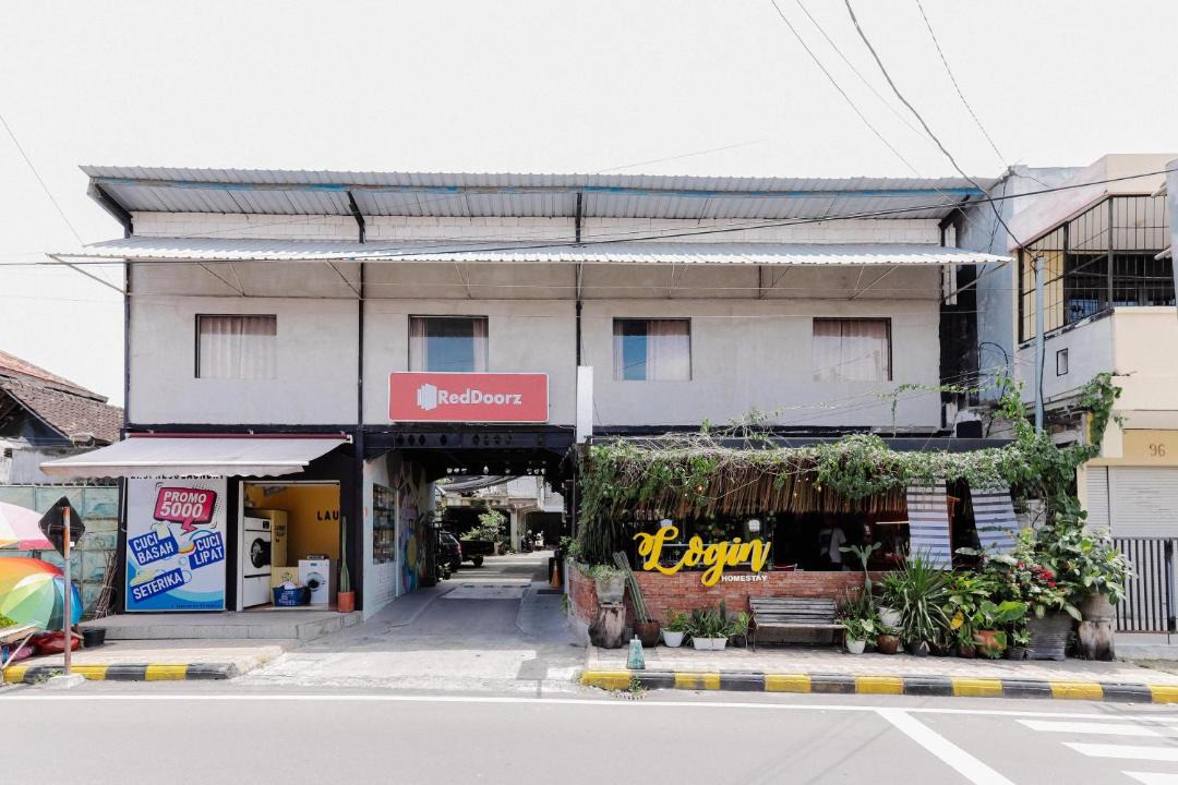 Madiun House | RedDoorz near Alun Alun Madiun