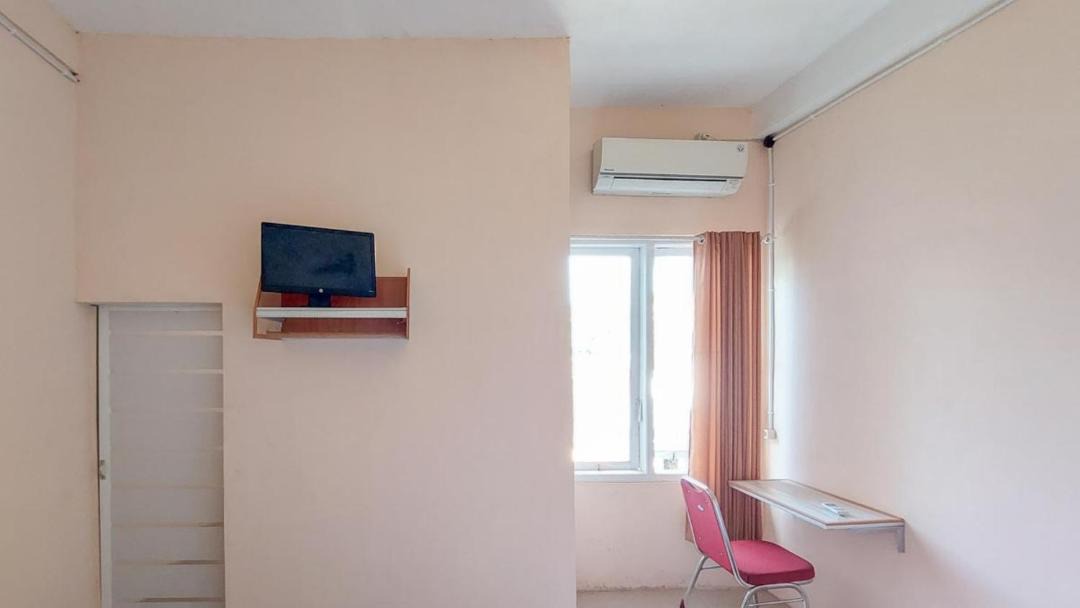 Caruban Hotel | Artayya Puri 3 Syariah near Terminal Caruban Mitra RedDoorz