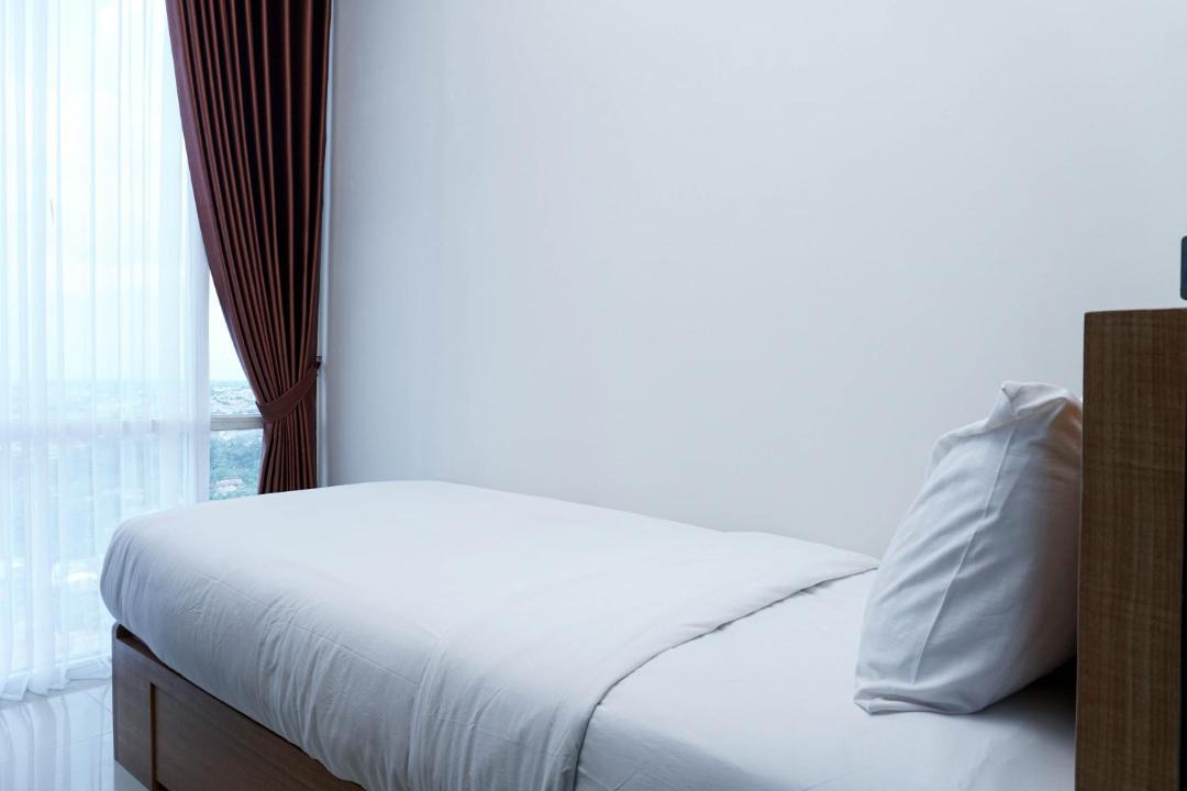 Pondokcina Apartment | Homey and Modern 2BR Apartment at Atlanta Residence By Travelio