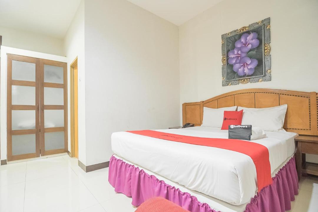 Bandung Hotel | RedDoorz Near Trans Studio Mall 3