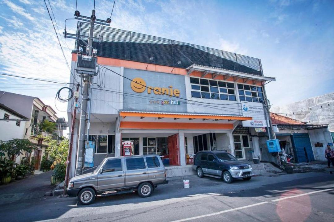 Siwalankerto House | RedDoorz at Siwalankerto Surabaya