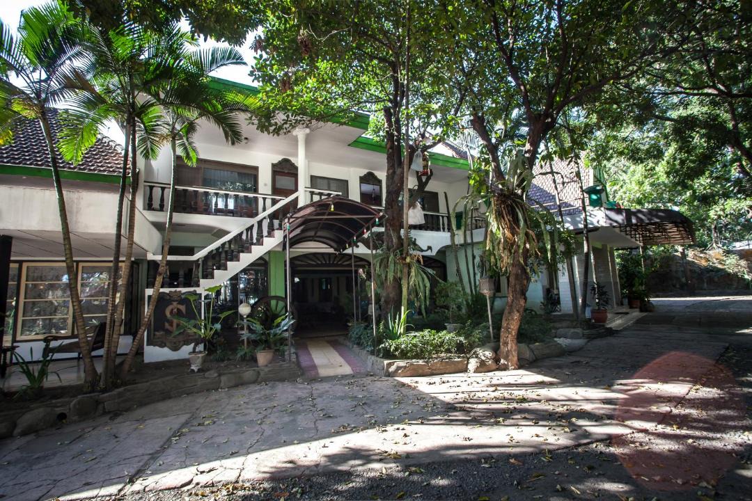 Kauman House | RedDoorz near Balai Kota Malang