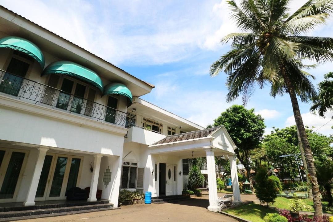 East Jakarta House | Villa Sri Manganti