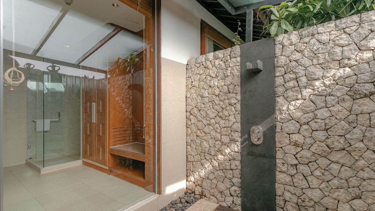 Photo of Bathroom in Kartika Plaza