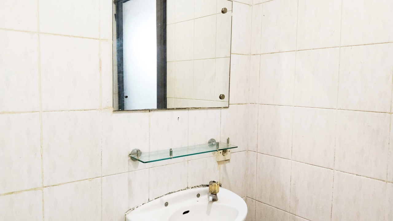 Photo of Bathroom in Jaksa Street