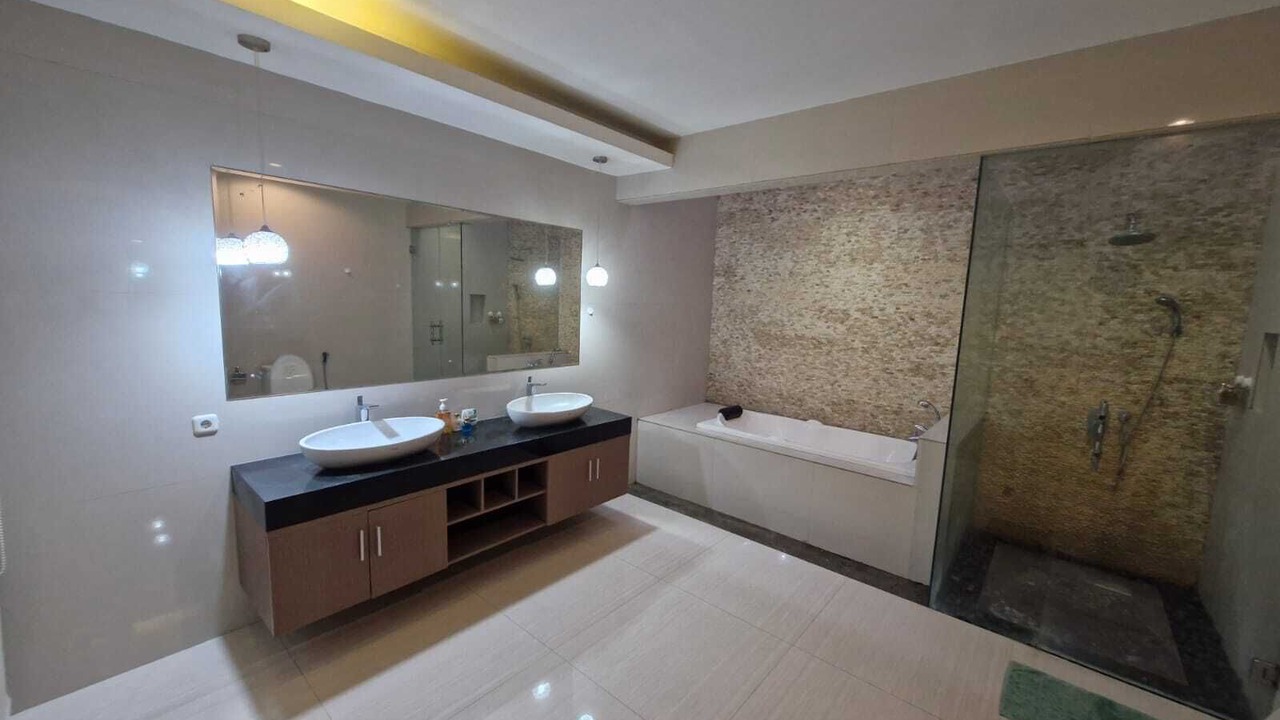 Photo of Bathroom in Petitenget