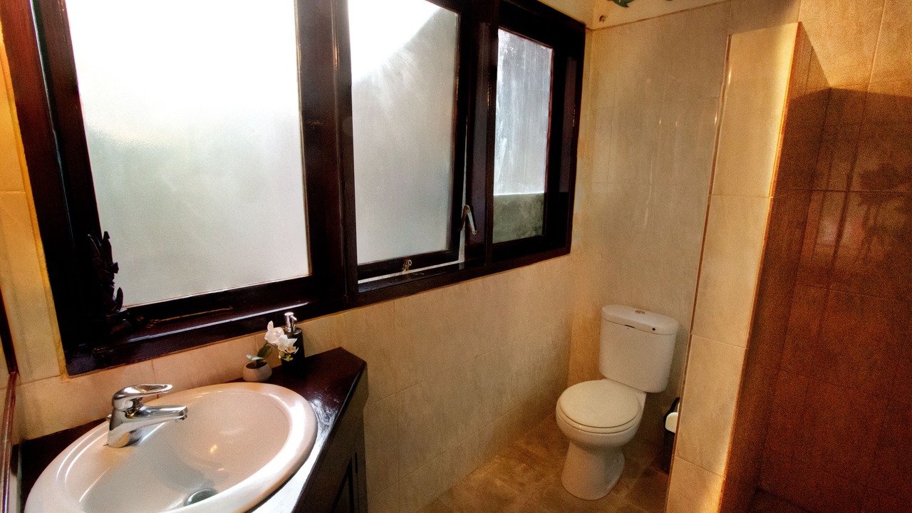 Photo of Bathroom in Bukti