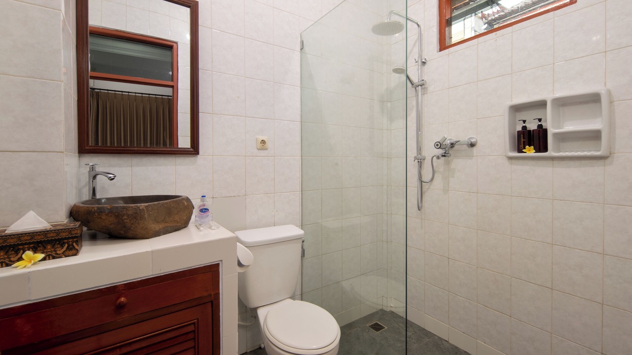 Photo of Bathroom in Kartika Plaza