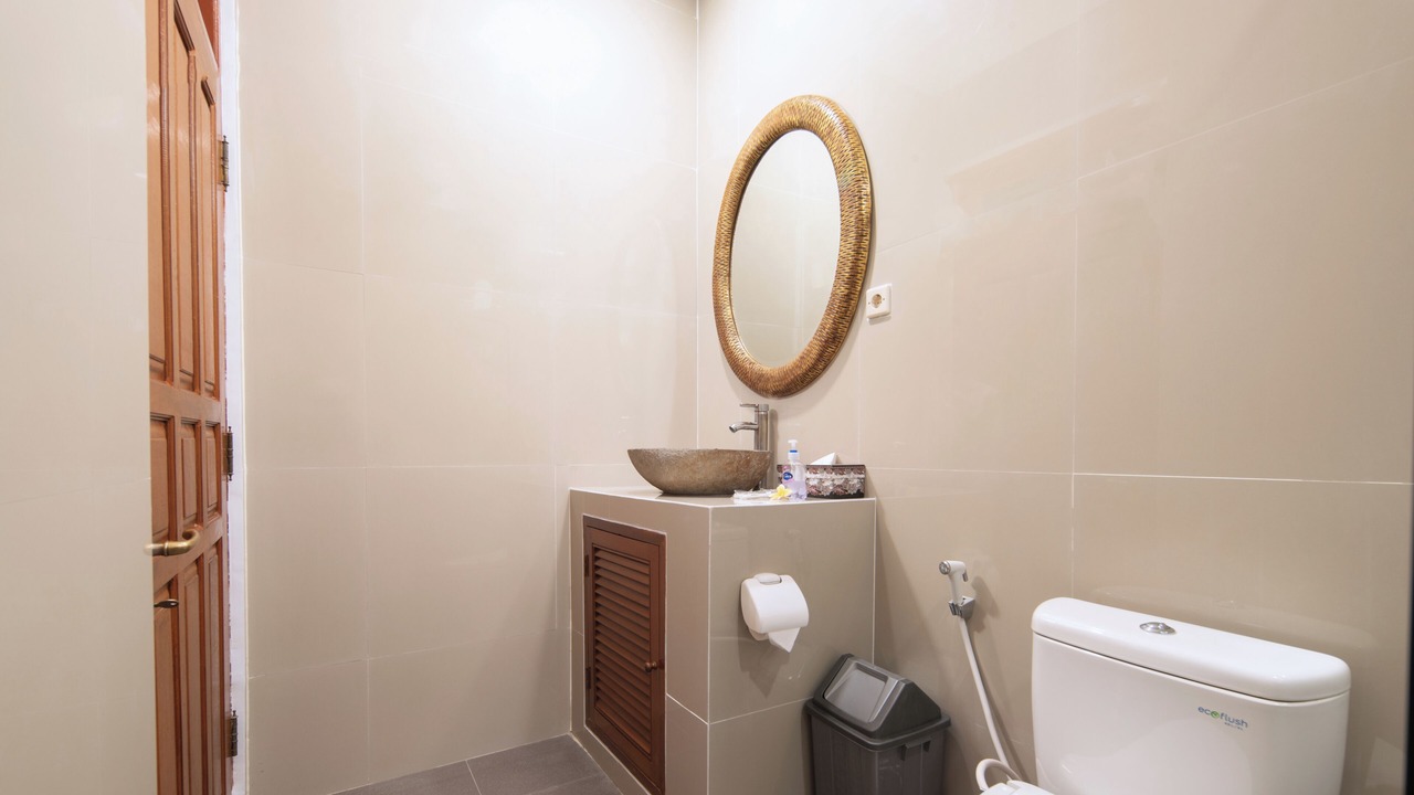 Photo of Bathroom in Kartika Plaza