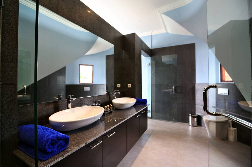 Photo of Bathroom in Bukti